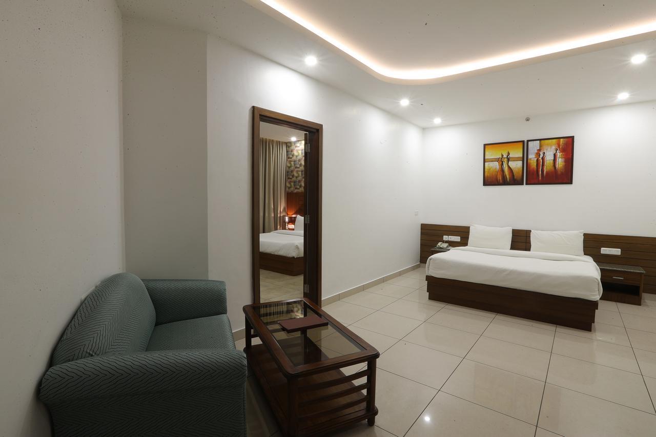 Grand Hotel Nawanshahr Nawashahr Exterior photo
