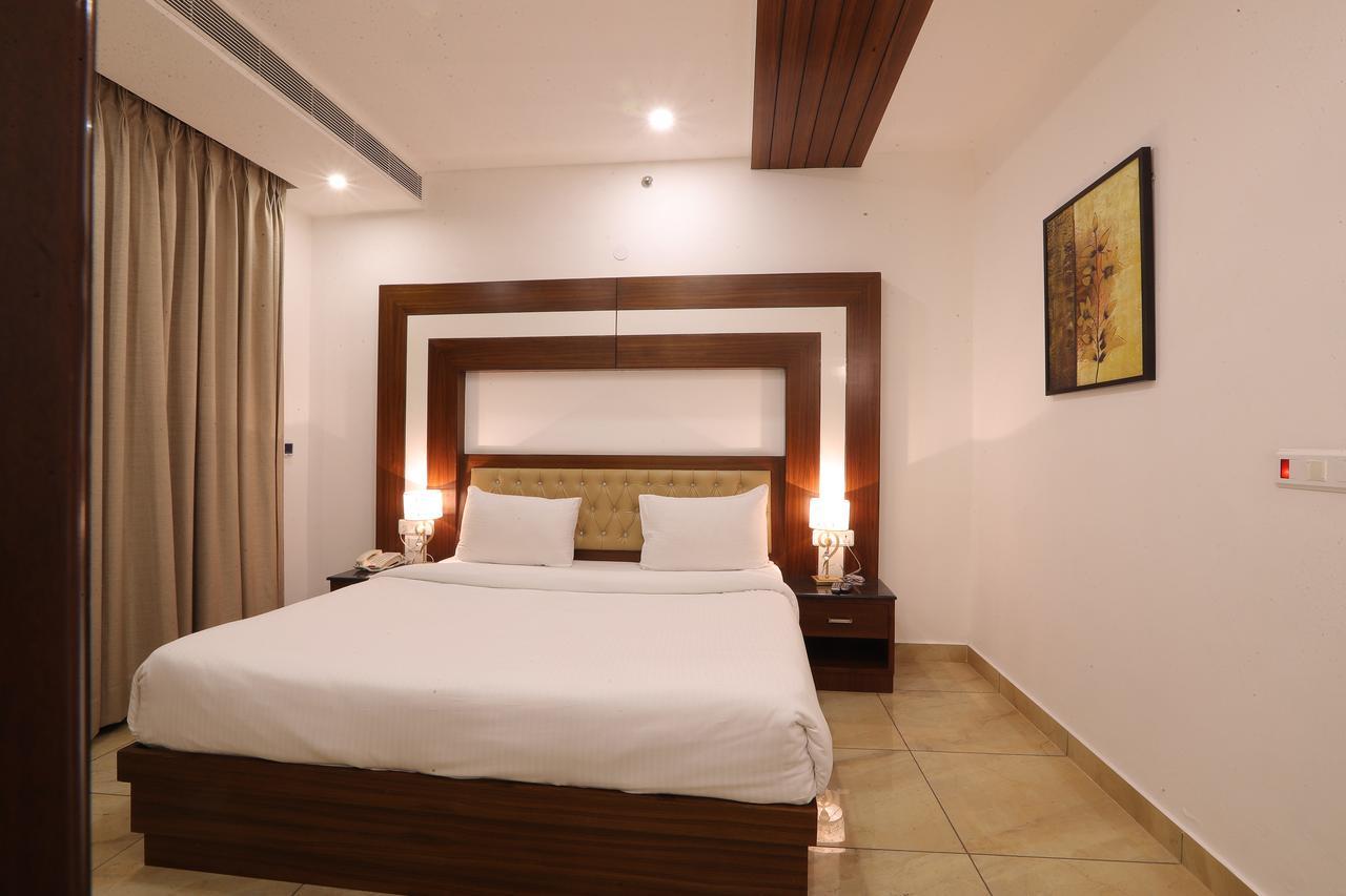 Grand Hotel Nawanshahr Nawashahr Exterior photo