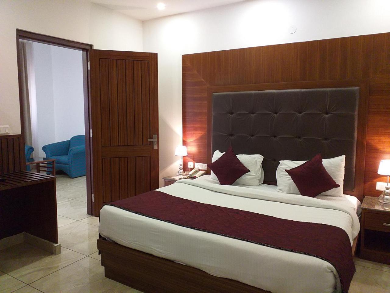 Grand Hotel Nawanshahr Nawashahr Exterior photo